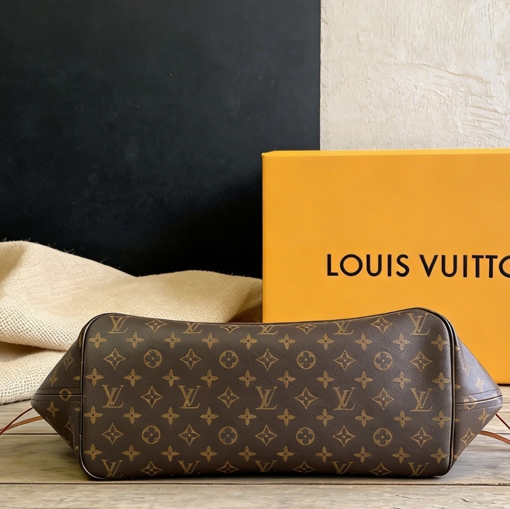 Louis Vuitton Neverfull GM Bag - Picture 2 of 6